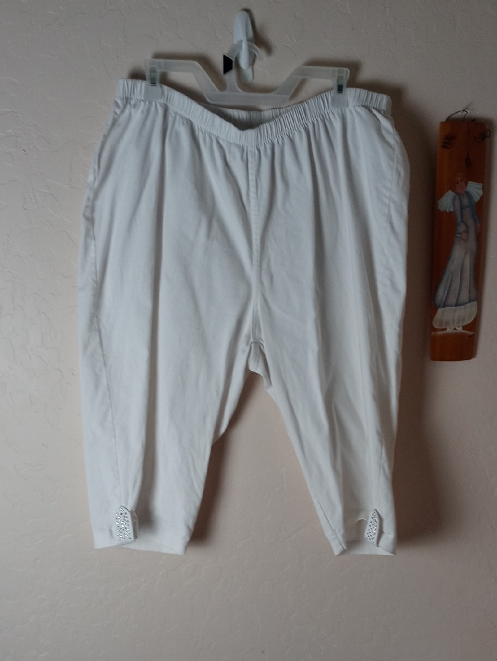 Catherines White Everyday Fit Elastic Waist Capri Pants